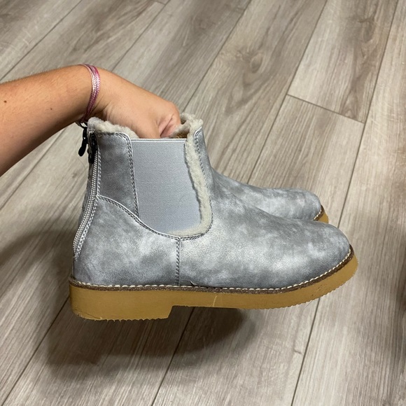 grey winter booties - Picture 2 of 3